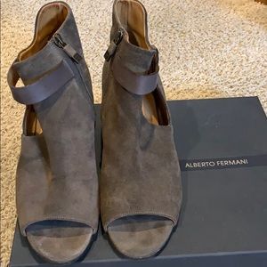 Grayish brown open toe bootie